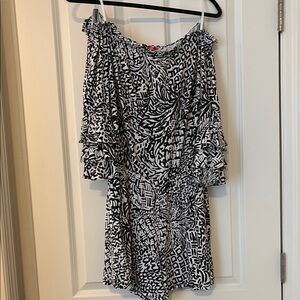 Lilly
Pulitzer black and white romper medium